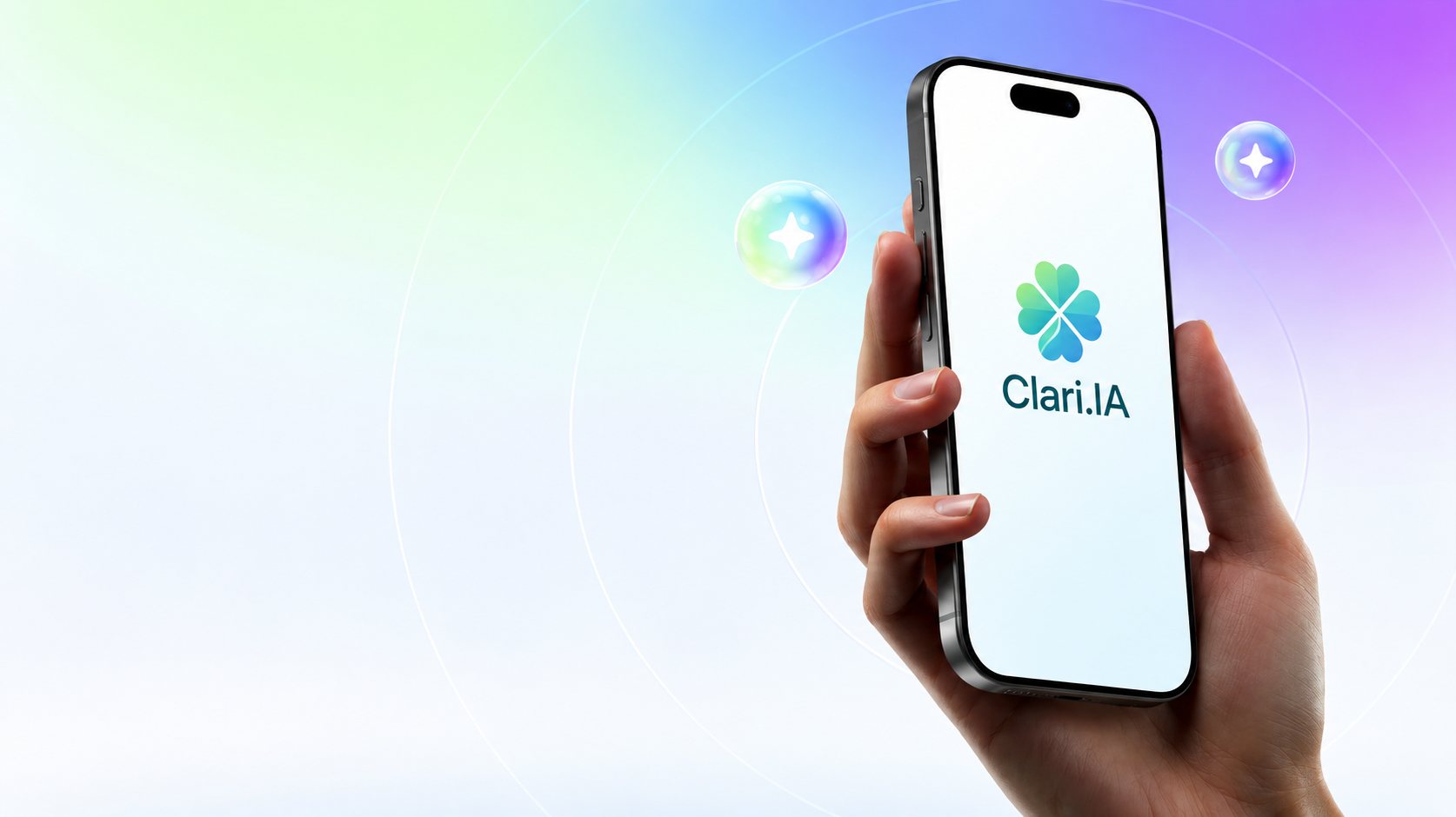 Mão segurando um celular com o app da Clari aberto